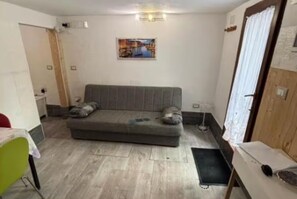 Living area - The Space🌟 Castello Studio – Live the Authentic Venice, Just Steps from the Biennale 🌟Forget the crowded, chaotic Venice: here you’ll experience the real city, the one Venetians live every day. In the heart of Castello, this studio apartment of (Venice)