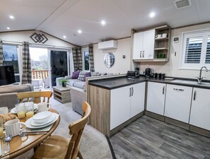Cottage | Interior - Lakeside Lodge (Stowmarket)