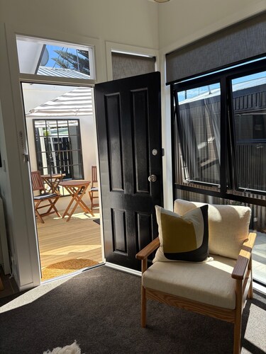 Central Haven: Sunny, Secure & Walk to the River