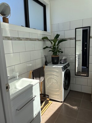 Interior - Central Haven: Sunny, Secure & Walk to the River (Whanganui)