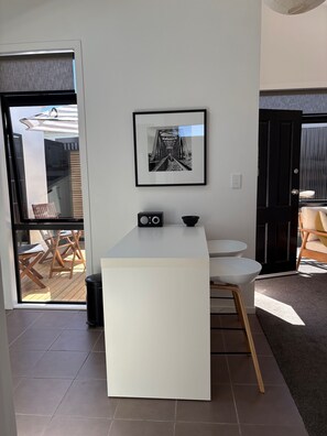 Interior - Central Haven: Sunny, Secure & Walk to the River (Whanganui)