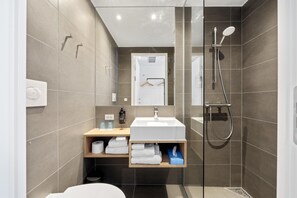 Shower, hair dryer, heated floors, towels - Villavejle Hotel, BW Signature Collection (Vejle)