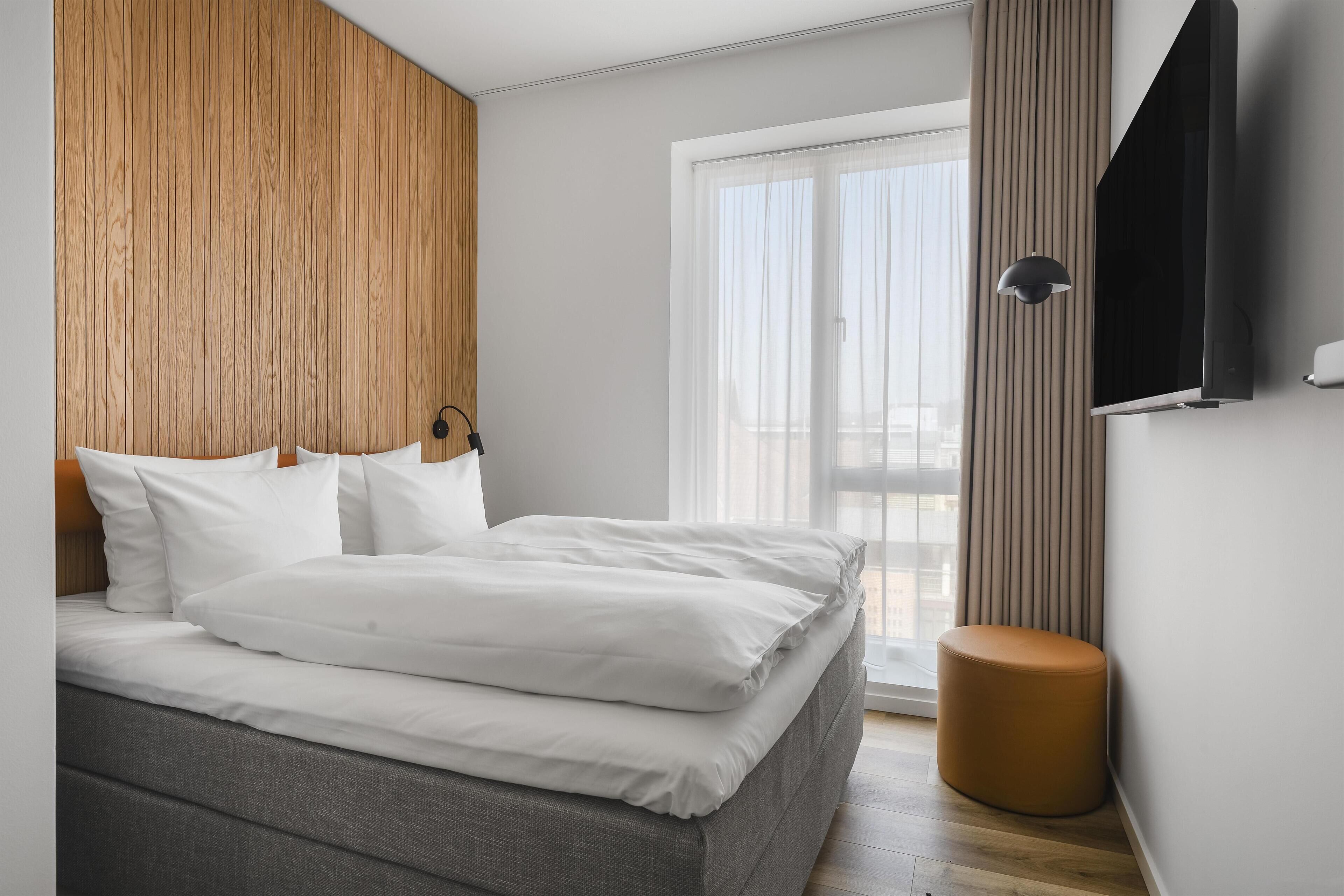 Hypo-allergenic bedding, in-room safe, desk, laptop workspace