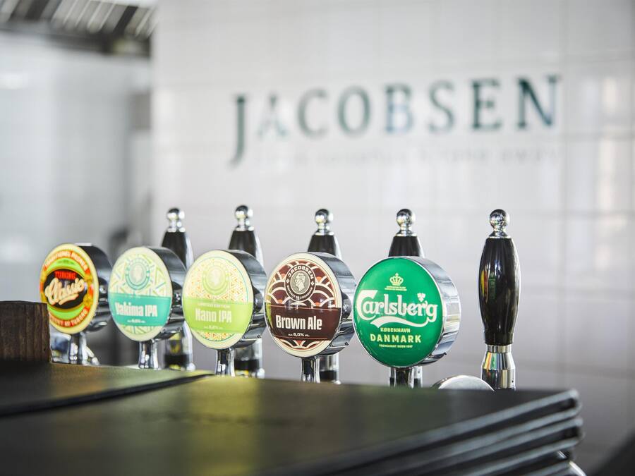 A bar with beer taps labeled with different beer brands.
