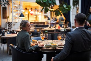 3 ristoranti; aperti a pranzo e a cena