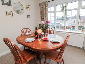 Dining - Cattersty Cottage (Saltburn-by-the-Sea)