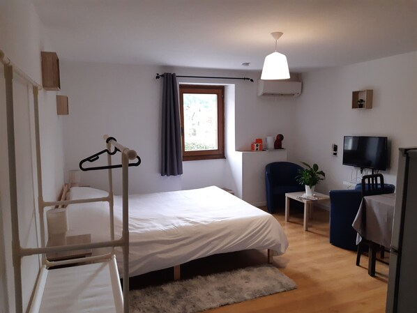 Bügeleisen/Bügelbrett, WLAN, Bettwäsche