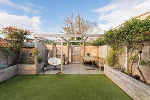 Terrace/patio - Family Friendly 3 Bed Home - Pass the Keys (Leamington Spa)