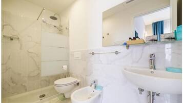 Standard Room | Bathroom