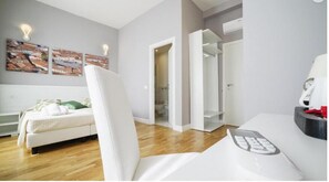 Standard Room | In-room safe, desk, free WiFi - La Terrazza di Jenny b&b (Florence)