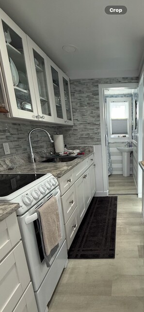 Private kitchen - Enjoyable 1-bedroom condo in charming Wells for a relaxing stay (Wells)