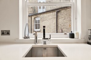 Interior - Bright & Modern Marylebone Apartment - Pass the Keys (London)