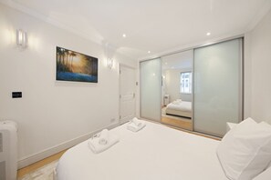 Iron/ironing board, free WiFi, bed sheets - Bright & Modern Marylebone Apartment - Pass the Keys (London)