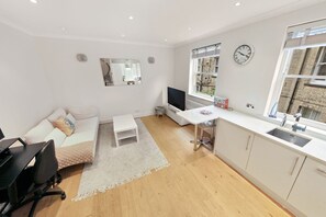 TV - Bright & Modern Marylebone Apartment - Pass the Keys (London)