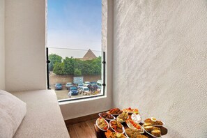Free daily continental breakfast  - Pyramids Vision Hotel (Giza)