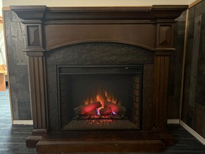 Interior - Deluxe King Bed Room With Fire Pit (Ocean Shores)