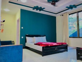 Deluxe Double Room, Mountain View | Soundproofing, iron/ironing board, free WiFi