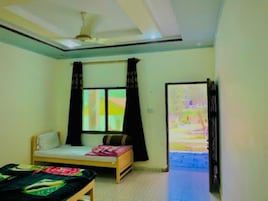 Sistema de insonorización, tabla de planchar con plancha y wifi gratis 