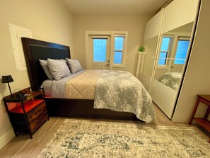 Iron/ironing board, free WiFi, bed sheets - Ridge Pointe Retreat – Your Victoria Hideaway (Victoria)