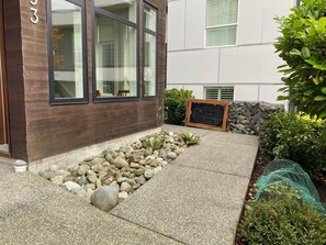 المنطقة المحيطة بالمنشأة