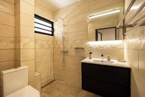 Shower, towels, toilet paper - Duplex Pachira (Saint-Pierre)