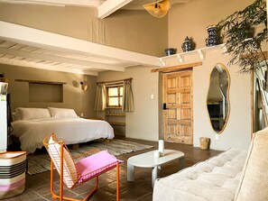 Superior Quadruple Room | Premium bedding, down comforters, memory foam beds, free WiFi - Ombligo  (Valle de Bravo)