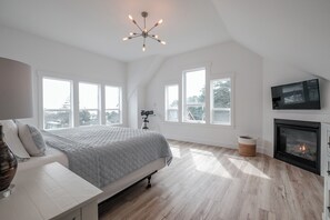 4 bedrooms, iron/ironing board, free WiFi, bed sheets - Hot Tub | Pool | Gym | Parks | Views (Lincoln City)