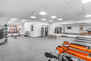 Fitness facility - Luxury Skyview Condo | Gym, Parking & Netflix (Edmonton)
