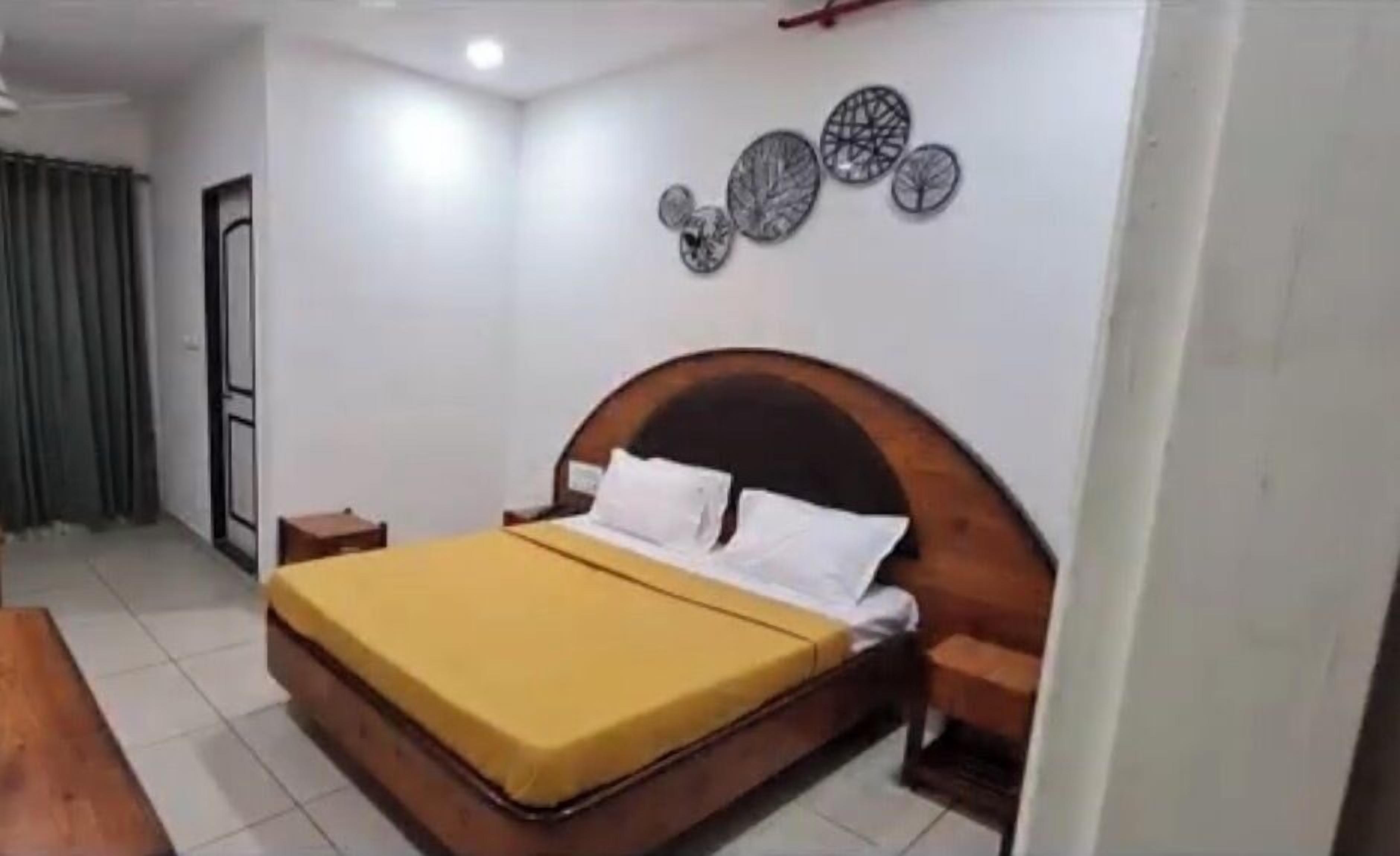 Deluxe Double Room | Iron/ironing board, free WiFi