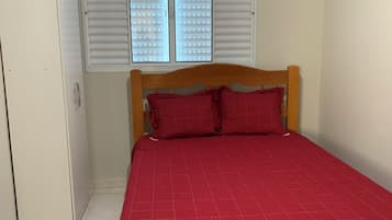 Ferros/tábuas de passar roupa, Wi-Fi de cortesia, roupa de cama