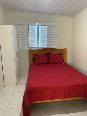 Ferros/tábuas de passar roupa, Wi-Fi de cortesia, roupa de cama