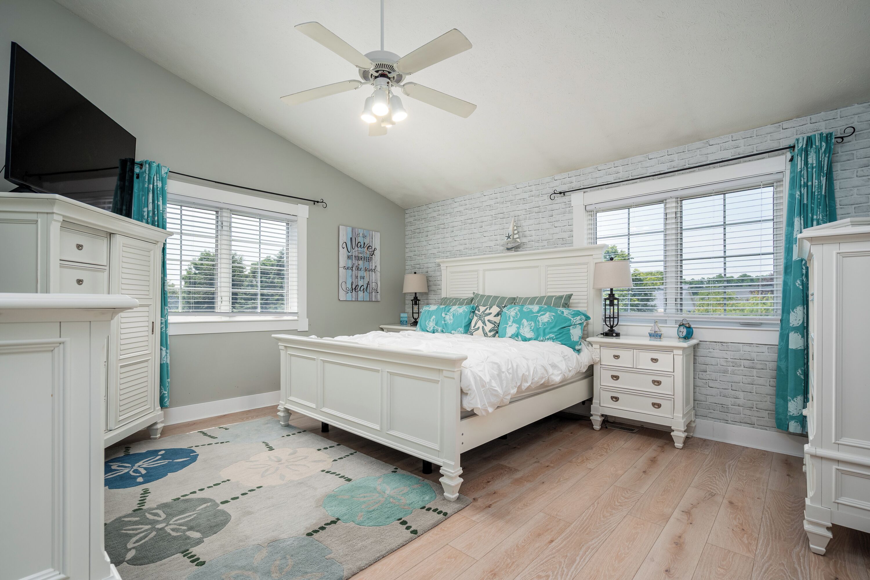 6 bedrooms, WiFi, bed sheets