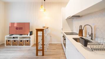 Réfrigérateur, micro-ondes, four, lave-vaisselle