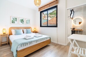 Fer et planche à repasser, accès Internet, draps fournis