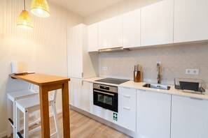 Réfrigérateur, micro-ondes, four, lave-vaisselle