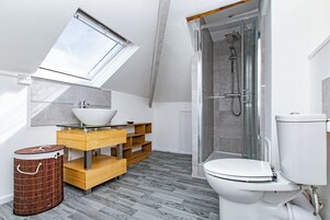 Panoramic Apartment, Ensuite, Mountain View | Bathroom