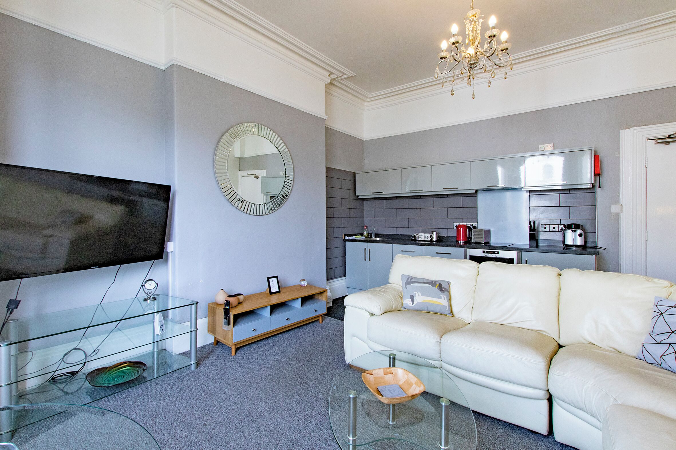 Deluxe-Apartment, eingeschränkter Meerblick | Verdunkelungsvorhänge, schallisolierte Zimmer, Bügeleisen/Bügelbrett