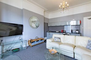 Lägenhet Deluxe - viss havsutsikt | Mörkläggningsgardiner, ljudisolering och strykjärn/strykbräda