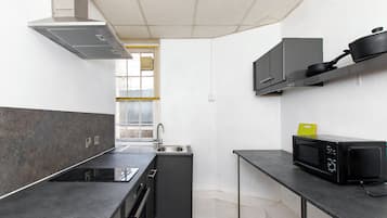 スーペリア アパートメント パーシャルシービュー | 遮光カーテン、防音設備、アイロン / アイロン台、WiFi (無料)