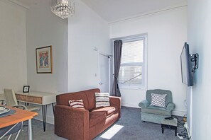 Comfort Apartment | Blackout drapes, soundproofing, iron/ironing board, free WiFi - Montague House (Llandudno)