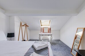 Panoramic Apartment, Ensuite, Mountain View | Blackout drapes, soundproofing, iron/ironing board, free WiFi