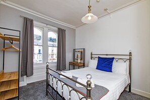 スーペリア アパートメント パーシャルシービュー | 遮光カーテン、防音設備、アイロン / アイロン台、WiFi (無料)