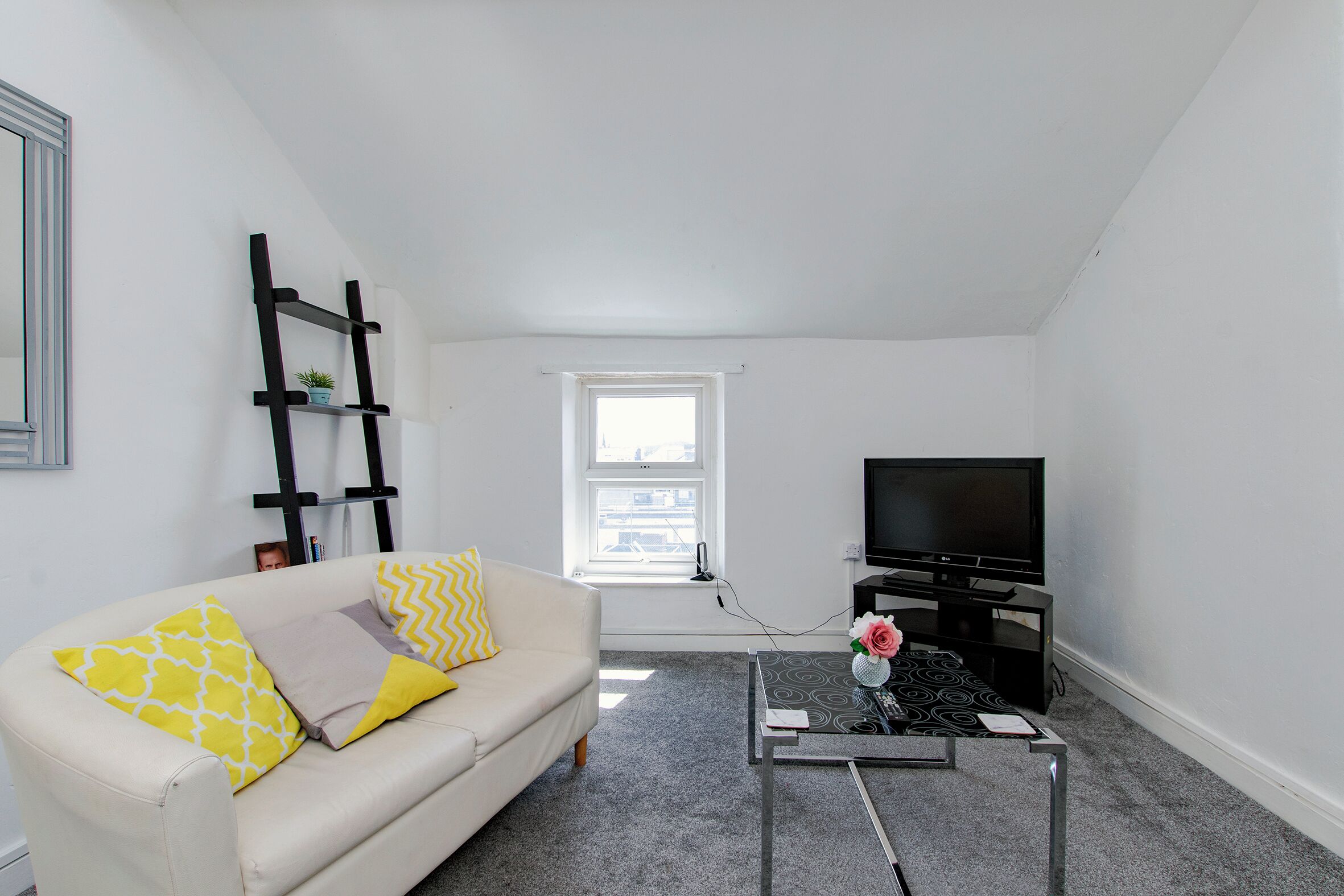 アパートメント マウンテンビュー | 遮光カーテン、防音設備、アイロン / アイロン台、WiFi (無料)