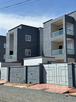 المنشأة من الخارج