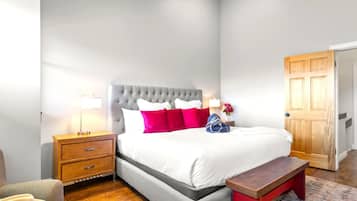 Townhouse (3 Bedrooms) | 3 kamar tidur, ruang kerja ramah laptop, dan setrika/meja setrika