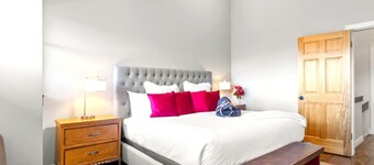 KBM Resorts In the Prospector Neighborhood, on City-free bus System, Spacious, Private Hot Tub! Cct-2180
