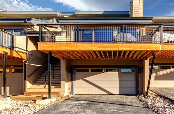 Studio (3 Bedrooms) | Terrace/patio