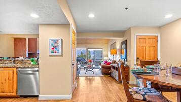 Studio (3 Bedrooms) | Restauration