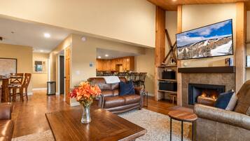 Townhome, 3 Bedrooms (Hot Tub, Ground Floor, (CCT-2180)) | Living area | 55-inch TV with digital channels