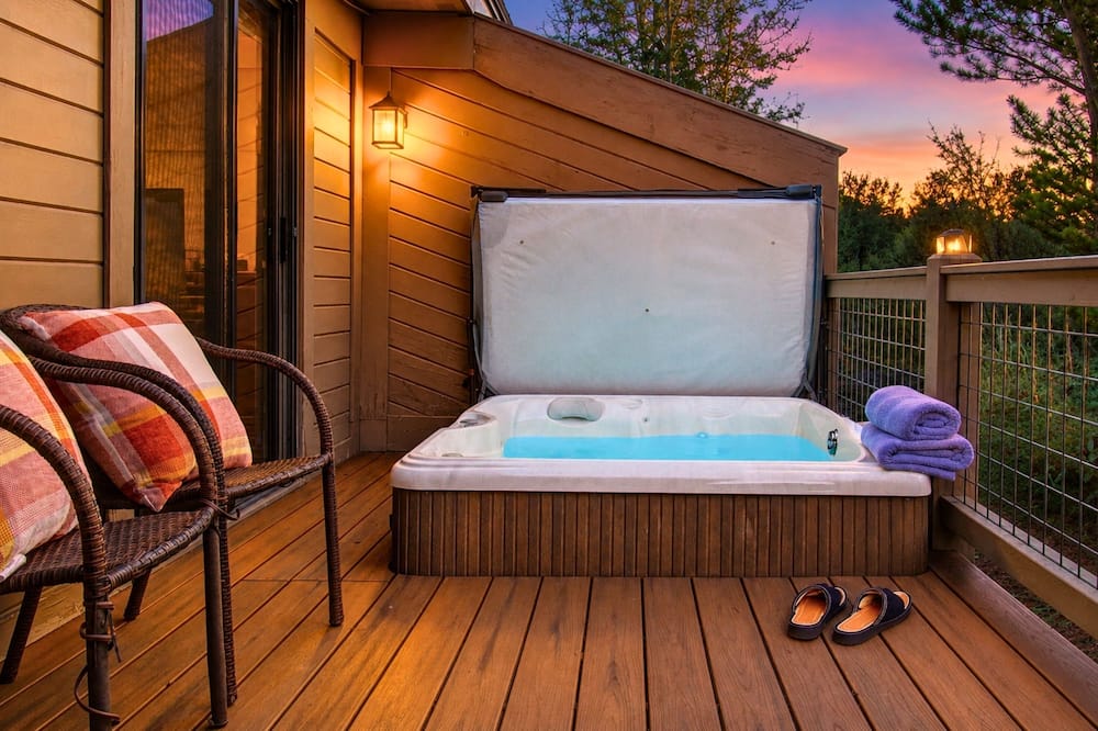 Private 3-Bedroom Townhome w/ Hot Tub | CCT-2180 by KBM - Solitude, UT